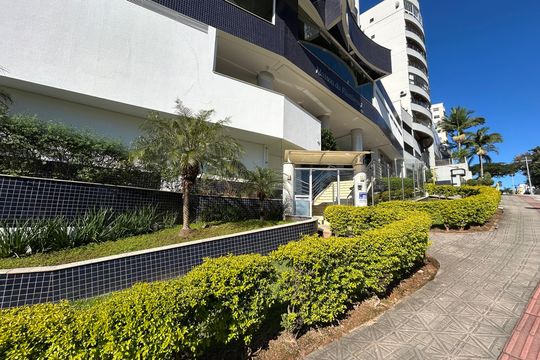 Fachada de apartamento para alugar com 1 quarto, 70m² em Itacorubi, Florianópolis