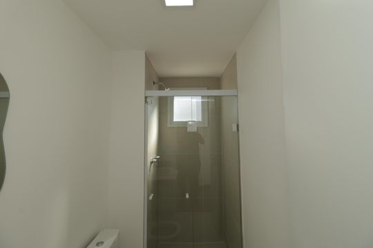 Banheiro da Suíte 2 de apartamento para alugar com 2 quartos, 84m² em Vila Dom Pedro I, São Paulo