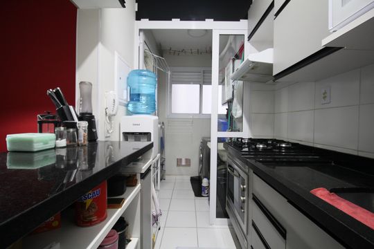 Cozinha de apartamento à venda com 2 quartos, 52m² em Jardim Monte Alegre, Taboão da Serra