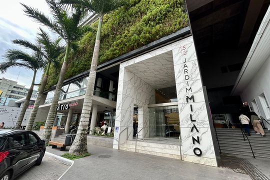 Fachada de kitnet/studio para alugar com 1 quarto, 47m² em Centro, Florianópolis