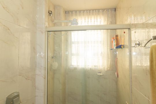 Banheiro de apartamento à venda com 2 quartos, 50m² em Campo Grande, Rio de Janeiro