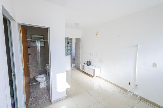 Sala de casa para alugar com 2 quartos, 120m² em Piratininga, Belo Horizonte
