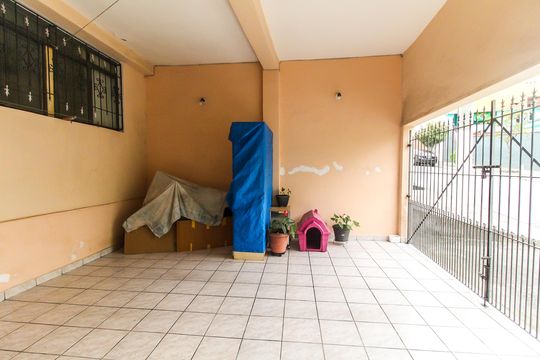 Garagem de casa à venda com 3 quartos, 120m² em Limoeiro, São Paulo