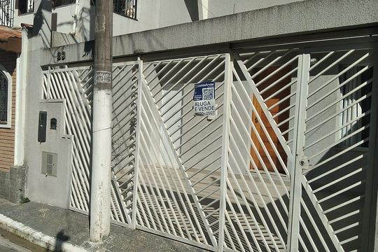 Fachada de casa à venda com 2 quartos, 115m² em Vila Bianca, São Paulo
