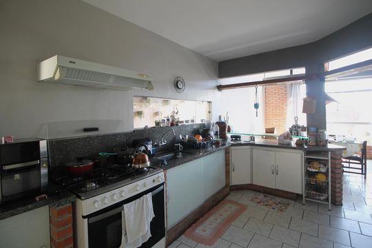 Cozinha de casa à venda com 5 quartos, 300m² em Barreirinha, Curitiba