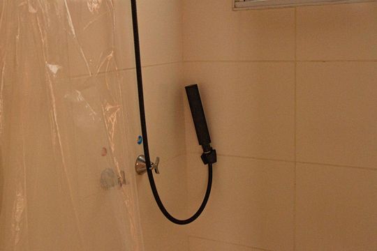 Banheiro  de apartamento para alugar com 2 quartos, 48m² em Guaratiba, Rio de Janeiro