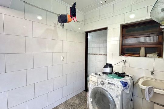 Área de Serviço de casa à venda com 4 quartos, 250m² em Jardim Santa Cecilia, Guarulhos