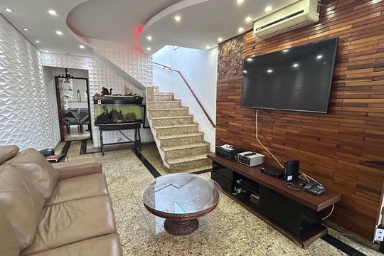 Sala de casa para alugar com 4 quartos, 250m² em Jardim Santa Cecilia, Guarulhos