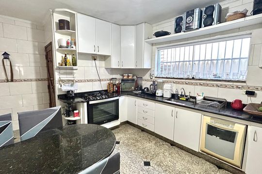 Cozinha de casa à venda com 4 quartos, 250m² em Jardim Santa Cecilia, Guarulhos