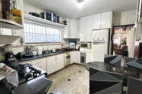 Cozinha de casa à venda com 4 quartos, 250m² em Jardim Santa Cecilia, Guarulhos