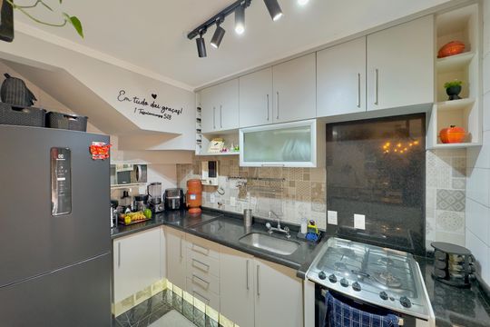 Cozinha de casa de condomínio à venda com 3 quartos, 86m² em Parque Renato Maia, Guarulhos