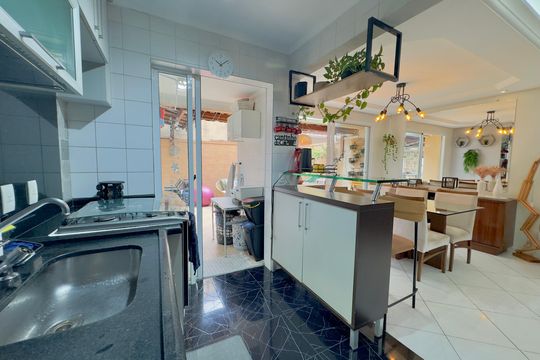 Cozinha de casa de condomínio à venda com 3 quartos, 86m² em Parque Renato Maia, Guarulhos