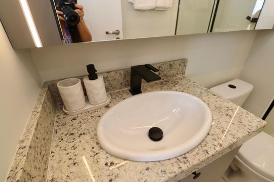 Banheiro de kitnet/studio para alugar com 1 quarto, 20m² em Caminho das Árvores, Salvador