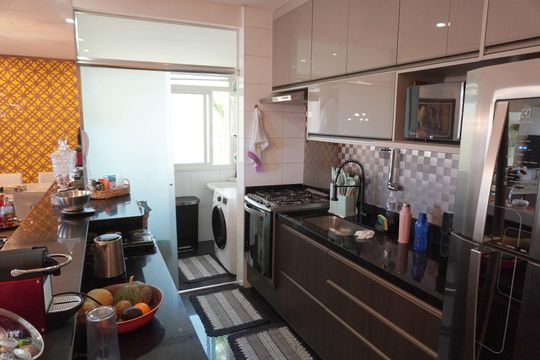 Cozinha de apartamento à venda com 2 quartos, 100m² em Tamboré, Santana de Parnaíba