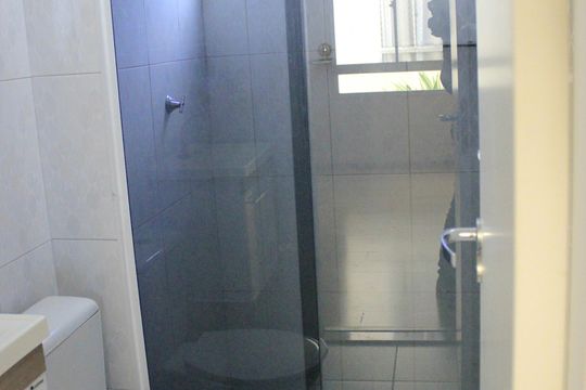 Banheiro  de apartamento para alugar com 2 quartos, 48m² em Jardim Ansalca, Guarulhos