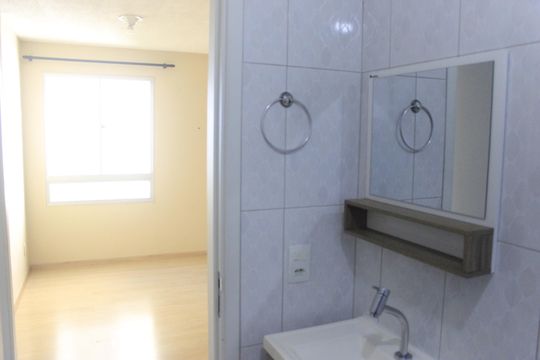 Banheiro  de apartamento para alugar com 2 quartos, 48m² em Jardim Ansalca, Guarulhos