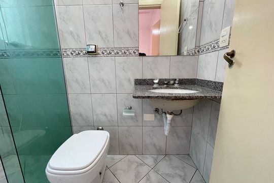 Banheiro da suíte  de casa à venda com 3 quartos, 160m² em Jardim Bonfiglioli, São Paulo