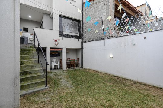 Quintal de casa para alugar com 3 quartos, 188m² em Vila Lavinia, Mogi das Cruzes
