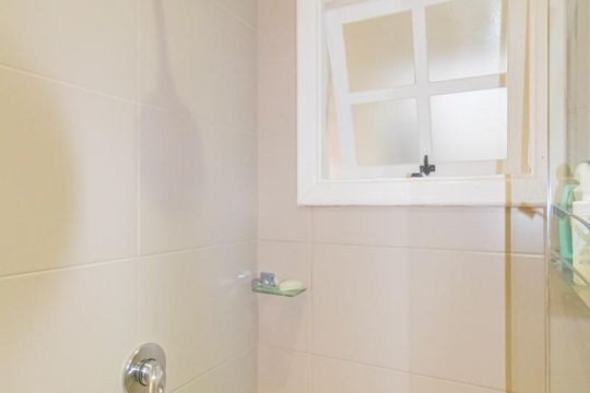 Banheiro social de apartamento à venda com 2 quartos, 115m² em Centro, Canoas