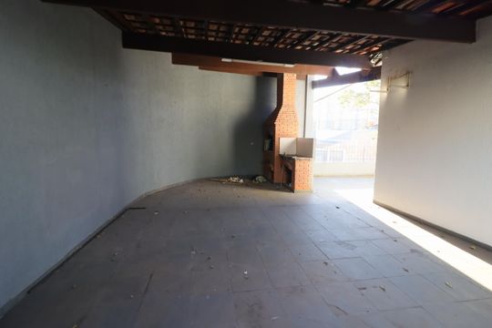 Garagem de casa à venda com 3 quartos, 213m² em Jaguaribe, Osasco