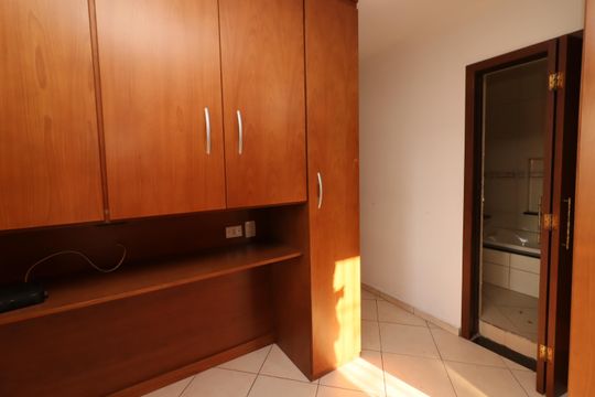 Suíte  de casa à venda com 3 quartos, 213m² em Jaguaribe, Osasco