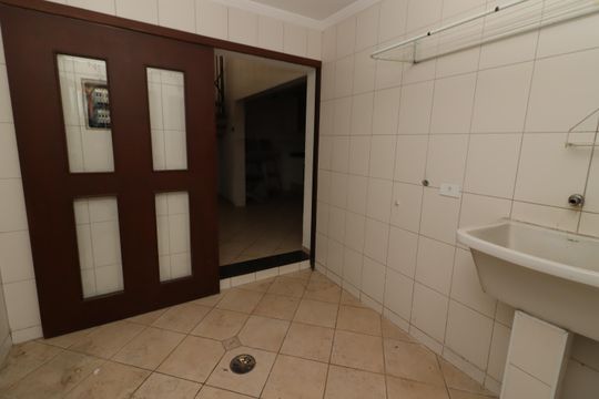 Área de serviço de casa à venda com 3 quartos, 213m² em Jaguaribe, Osasco