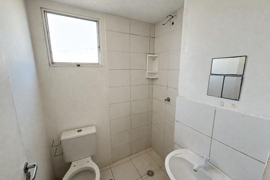 Banheiro de apartamento à venda com 1 quarto, 46m² em Cidade Satélite Íris, Campinas
