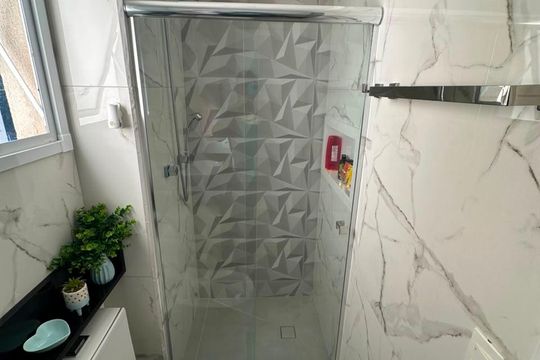 Banheiro de apartamento à venda com 2 quartos, 72m² em Cidade Luíza, Jundiaí