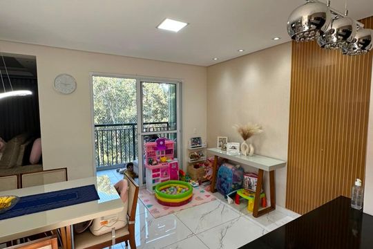 Sala de apartamento à venda com 2 quartos, 72m² em Cidade Luíza, Jundiaí