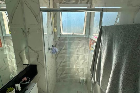 Banheiro de apartamento à venda com 2 quartos, 72m² em Cidade Luíza, Jundiaí