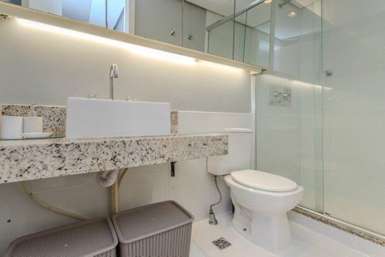 Banheiro de apartamento para alugar com 2 quartos, 47m² em Centro Histórico, Porto Alegre