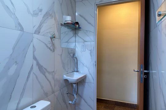 Banheiro de casa à venda com 5 quartos, 300m² em Veloso, Osasco
