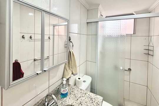 Banheiro  de apartamento à venda com 2 quartos, 48m² em Cangaiba, São Paulo