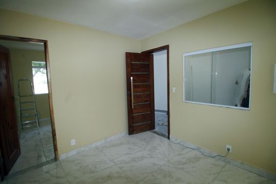 Sala de casa para alugar com 2 quartos, 80m² em Vista Alegre, Rio de Janeiro