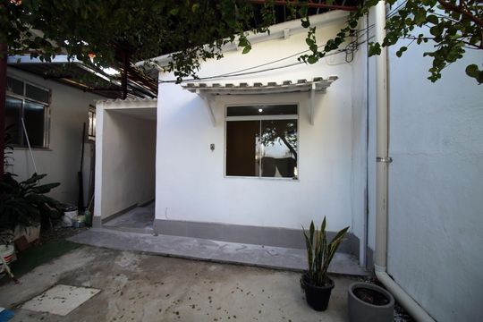 Quintal de casa para alugar com 2 quartos, 80m² em Vista Alegre, Rio de Janeiro