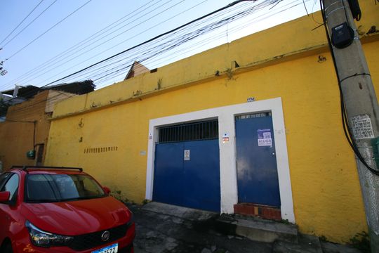 Fachada da casa de casa para alugar com 2 quartos, 80m² em Vista Alegre, Rio de Janeiro