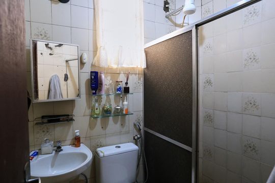 Banheiro de apartamento à venda com 2 quartos, 50m² em Santa Efigênia, Belo Horizonte