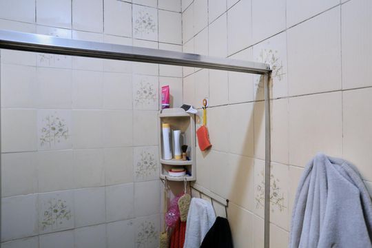 Banheiro de apartamento à venda com 2 quartos, 50m² em Santa Efigênia, Belo Horizonte