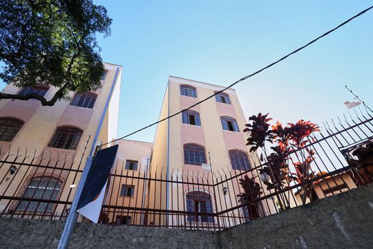 Fachada de apartamento à venda com 2 quartos, 50m² em Santa Efigênia, Belo Horizonte