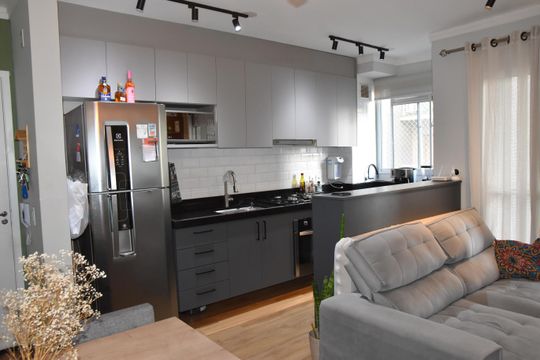 sala vista da cozinha de apartamento à venda com 2 quartos, 46m² em Vila Joana, Jundiaí