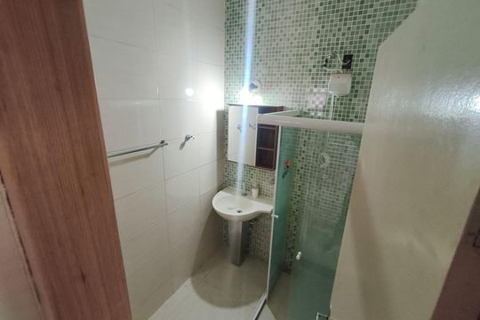 Banheiro de casa de condomínio para alugar com 2 quartos, 50m² em Engenho de Dentro, Rio de Janeiro