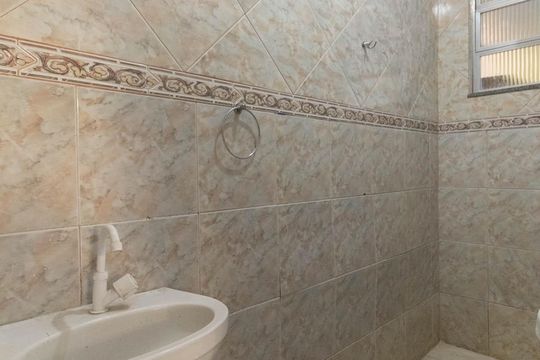 Banheiro de casa para alugar com 1 quarto, 60m² em Gradim, São Gonçalo
