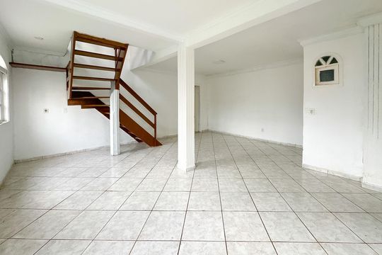 Casa para alugar com 3 quartos, 200m² em Barreiros, São José