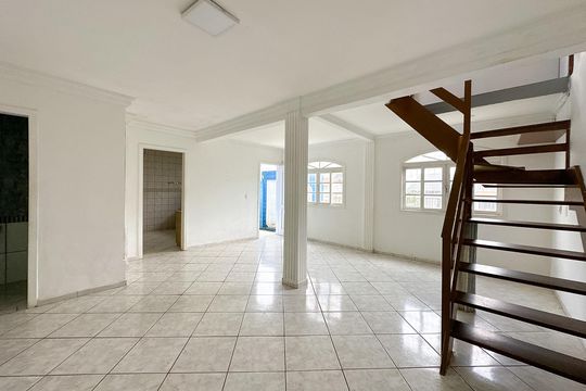 Sala de casa para alugar com 3 quartos, 200m² em Barreiros, São José