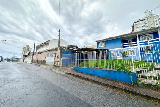 Vista da Rua de casa para alugar com 3 quartos, 200m² em Barreiros, São José