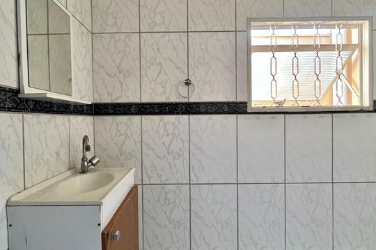   Banheiro   de casa para alugar com 2 quartos, 166m² em Jardim Aurélia , Campinas