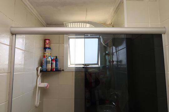 Banheiro de apartamento à venda com 2 quartos, 52m² em Jardim Norma, São Paulo