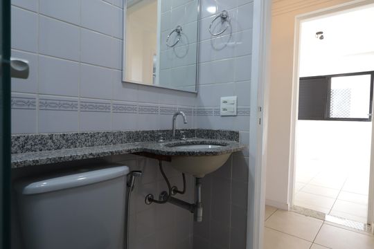 Banheiro de apartamento para alugar com 2 quartos, 64m² em Vila Andrade, São Paulo
