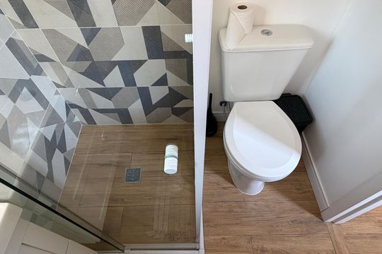 Banheiro de apartamento para alugar com 1 quarto, 28m² em José Menino, Santos