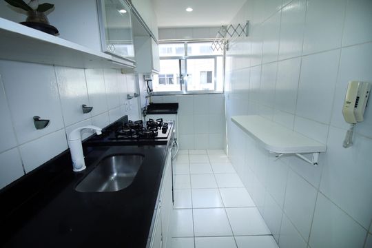 Cozinha de apartamento para alugar com 3 quartos, 41m² em Jardim América, Rio de Janeiro